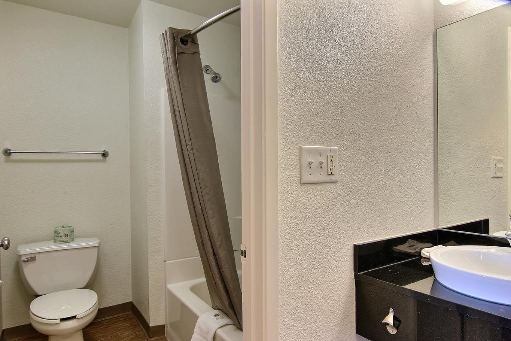 Motel 6-Bismarck, Nd الغرفة الصورة